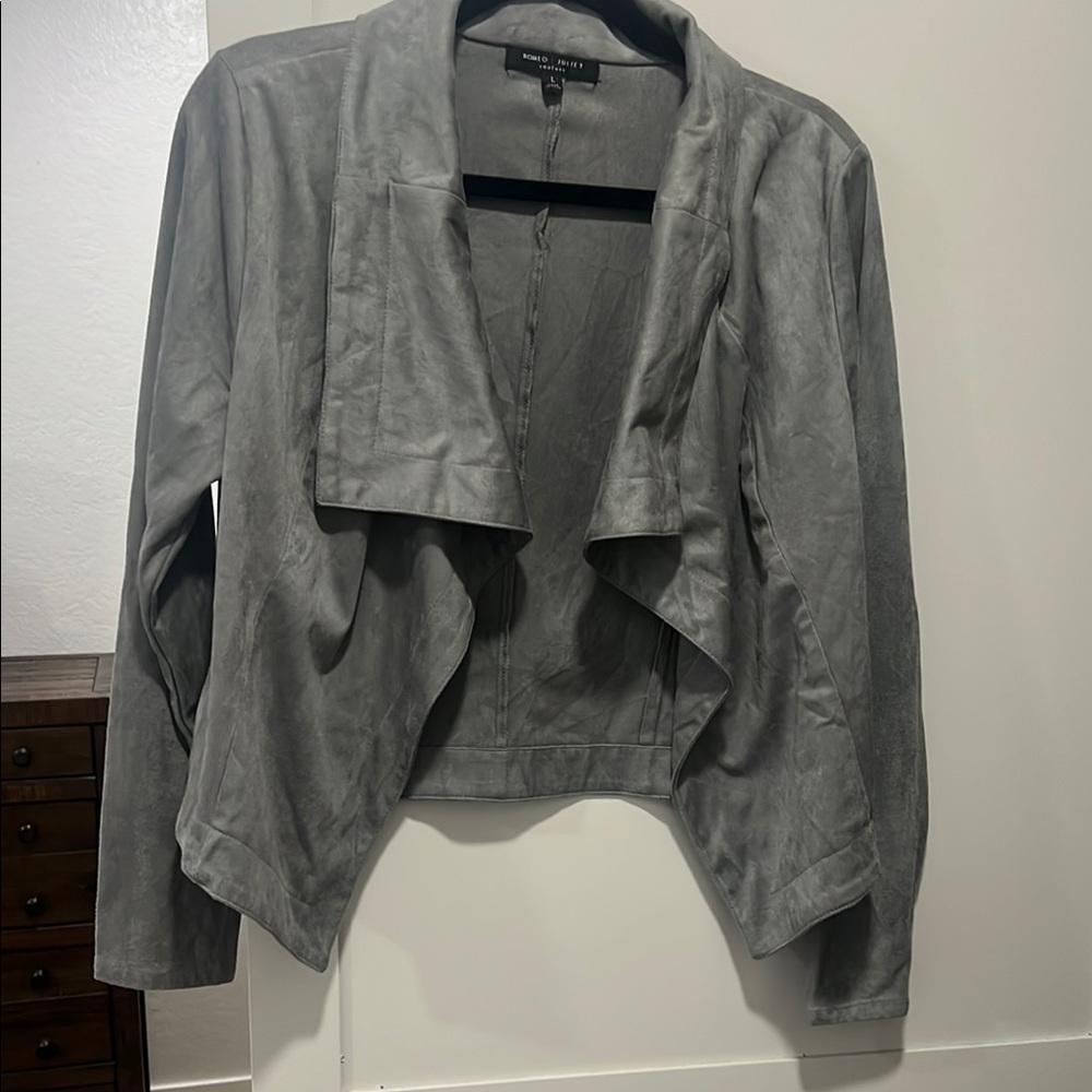 Romeo & Juliet Couture (L) Soft Gray Draped Open-Front Jacket